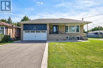 215 Searle Ave in Toronto, ON - Building Photo - Building Photo