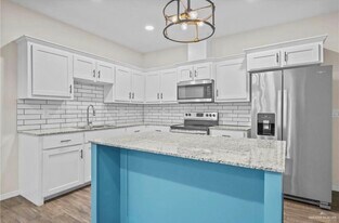 908 W La Pointe Ave, Unit 1 in Alton, TX - Building Photo