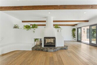 25650 Timpangos Dr in Calabasas, CA - Building Photo - Building Photo