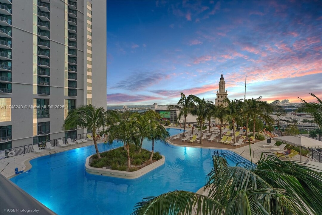 601 NE 1st Ave, Unit # 3904 in Miami, FL - Foto de edificio