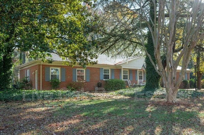 1612 Whitethorne Rd in Virginia Beach, VA - Building Photo - Building Photo