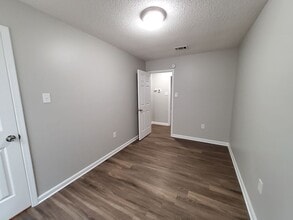 5950 Beauvoir Dr in Millington, TN - Foto de edificio - Building Photo