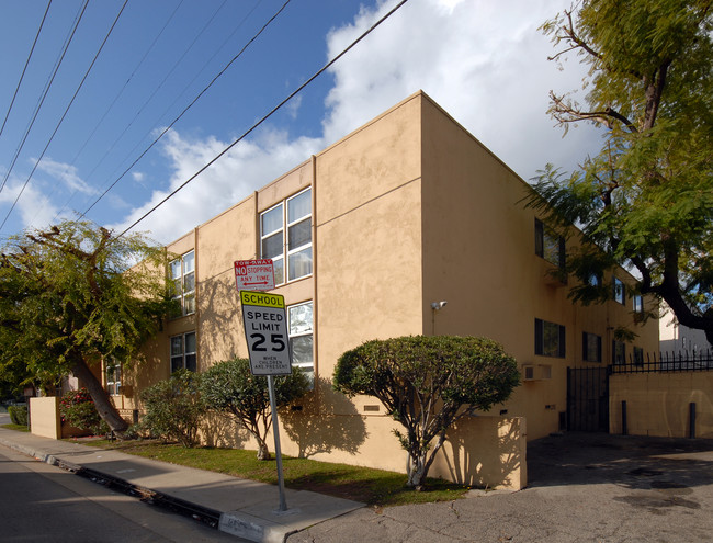 13101 Oxnard St in Van Nuys, CA - Building Photo - Building Photo