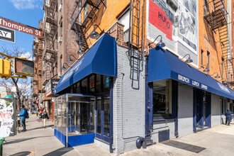 108 W Houston St in New York, NY - Foto de edificio - Building Photo