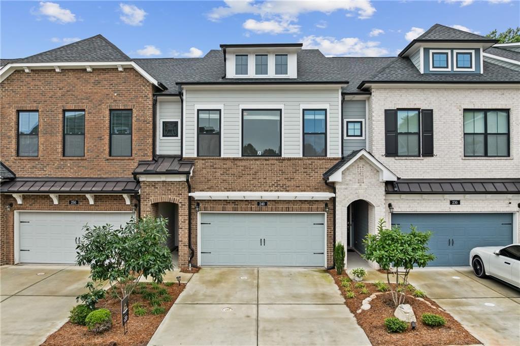 240 Walker Ave in Roswell, GA - Building Photo