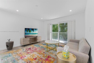 1615 Meridian Ave, Unit 401 in Miami Beach, FL - Building Photo - Building Photo