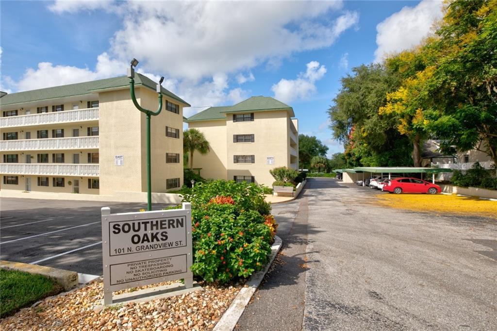 101 N Grandview St-Unit -301 in Mount Dora, FL - Foto de edificio