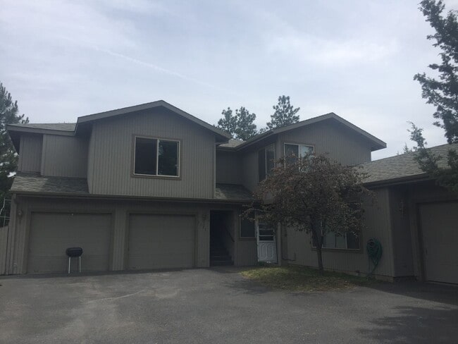 property at 1121 NE Hidden Valley Dr
