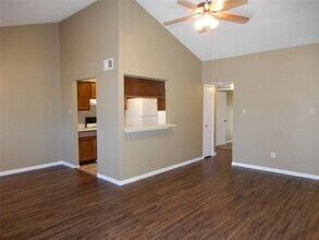 17401 Red Oak Dr in Houston, TX - Building Photo - Building Photo