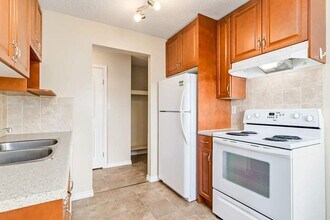 Scotsman Apartments in Camrose, AB - Building Photo - Building Photo