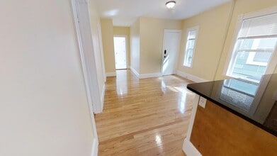 42 Gorham St, Unit 1 in Somerville, MA - Building Photo - Building Photo