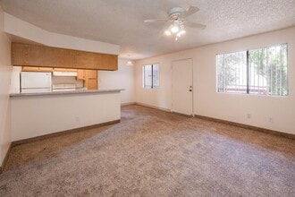 Boulder Creek Apartments in Phoenix, AZ - Building Photo - Building Photo