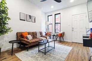 521 Alpine Ave in Pittsburgh, PA - Building Photo