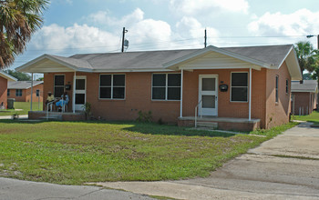 908-1028 S 10th St in Fernandina Beach, FL - Building Photo - Building Photo