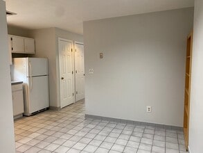 15 Wave Ave, Unit 3 in Revere, MA - Foto de edificio - Building Photo