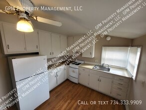 2557 4th St in Trenton, MI - Building Photo - Building Photo