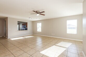 320 SE 3rd St in Cape Coral, FL - Foto de edificio - Building Photo