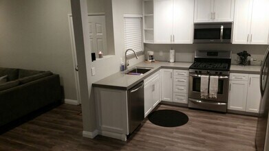 2601 S Broadmoor Dr, Unit 21 in Palm Springs, CA - Building Photo - Building Photo