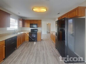 932 Crowder Dr in Crowley, TX - Foto de edificio - Building Photo