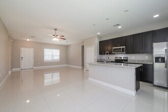 1010 Heron Ct in Poinciana, FL - Building Photo - Building Photo