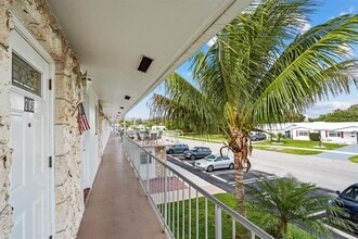2700 W Golf Blvd in Pompano Beach, FL - Building Photo - Building Photo