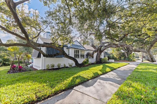 106 25th Ave NE in St. Petersburg, FL - Foto de edificio - Building Photo