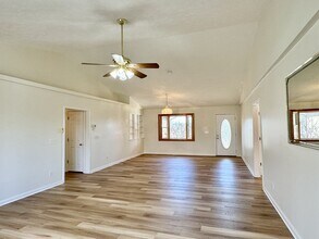 201 Seminole Cir in Loudon, TN - Building Photo - Building Photo