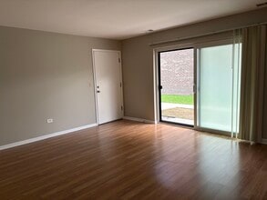 9821 Bianco Terrace in Des Plaines, IL - Building Photo - Building Photo