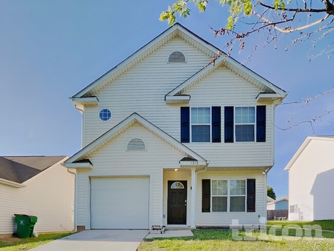 1316 Crandon Dr in Charlotte, NC - Building Photo - Building Photo