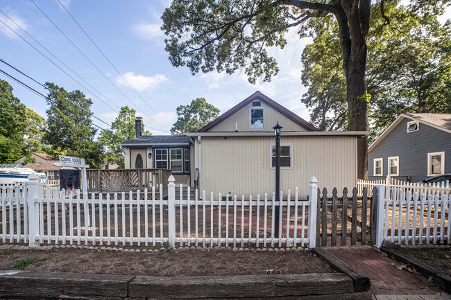 3828 8th St in North Beach, MD - Foto de edificio - Building Photo