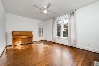 2615 W Brooklyn Ave in Dallas, TX - Building Photo - Building Photo