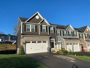 312 Frances Ln in Mc Donald, PA - Building Photo - Building Photo