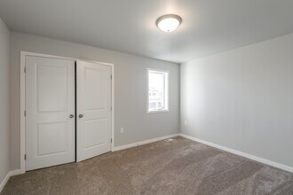 3725 33rd St S in Moorhead, MN - Building Photo - Building Photo