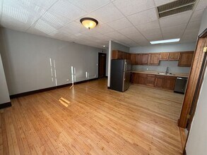 5402 S 77th St in Ralston, NE - Building Photo - Building Photo