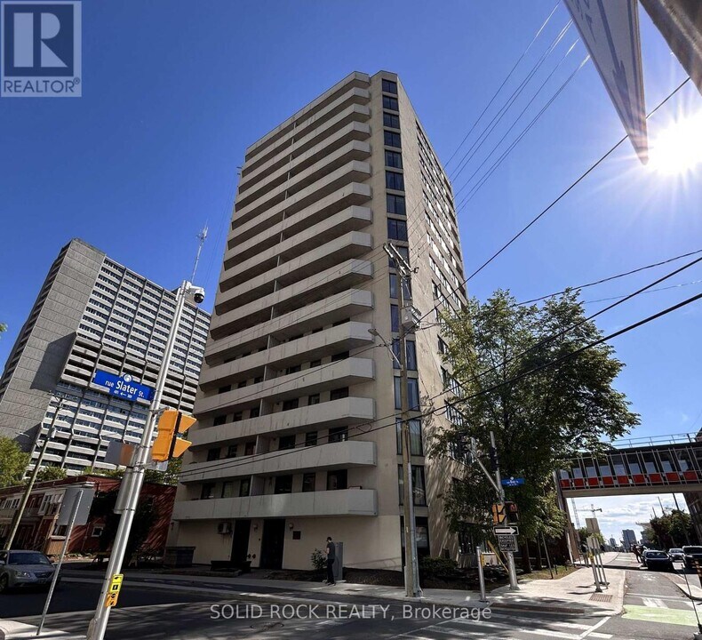 200-1200 Bay St in Ottawa, ON - Building Photo