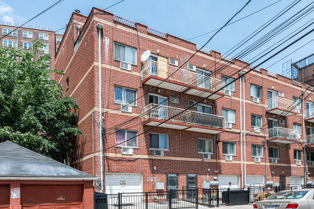 8713 52nd Ave in Flushing, NY - Building Photo