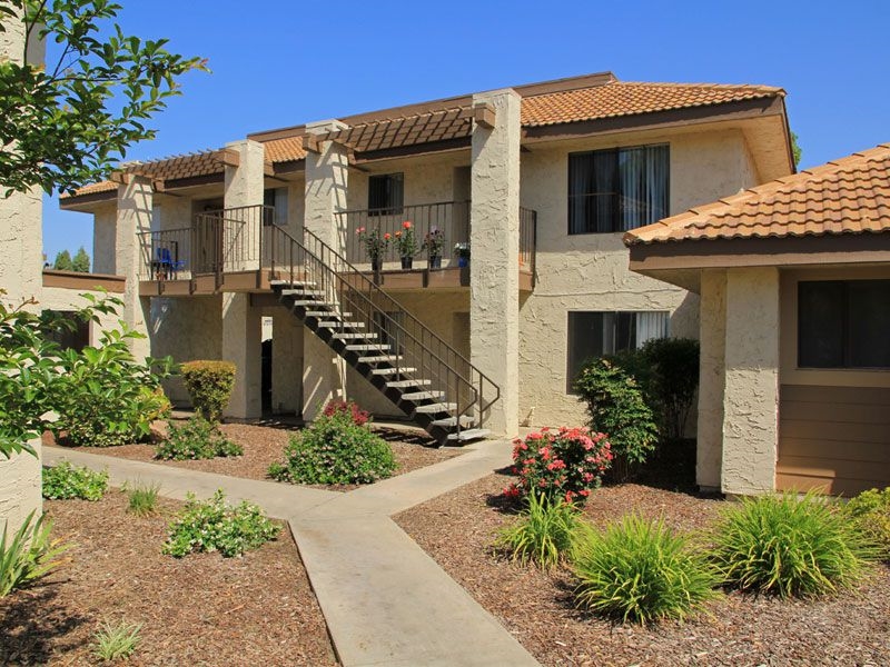 Fox Hollow Apartments in Porterville, CA - Foto de edificio