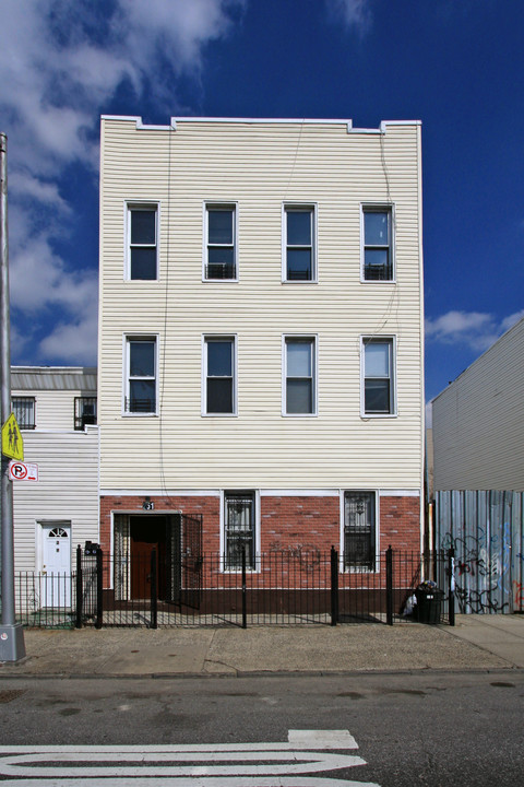 251 Evergreen Apartments in Brooklyn, NY - Foto de edificio