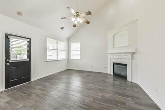 10114 Sand Tracks Ct in Houston, TX - Building Photo - Building Photo