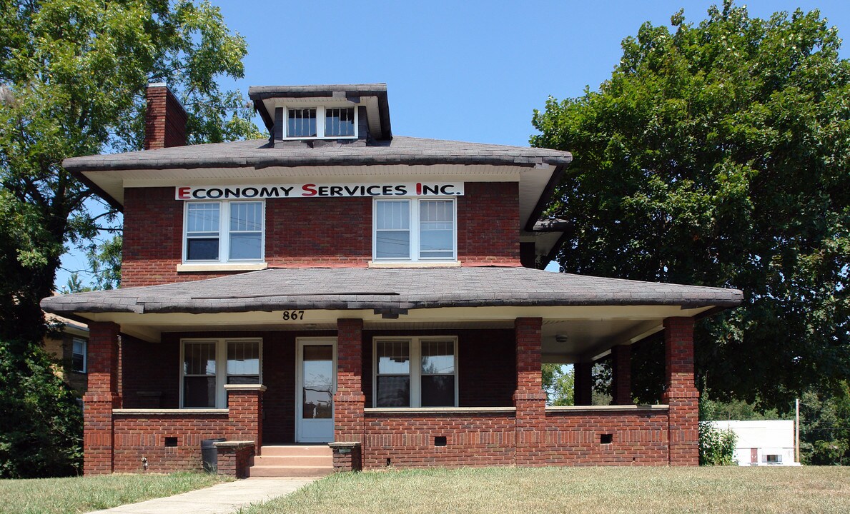 867 Haywood Rd in Asheville, NC - Foto de edificio