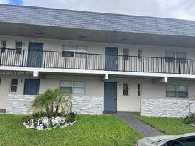 8051 S Colony Cir in Tamarac, FL - Building Photo - Building Photo