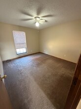 109 Cora Dr in Weston, MO - Foto de edificio - Building Photo