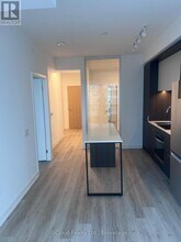 395 Square One Dr in Mississauga, ON - Building Photo - Building Photo