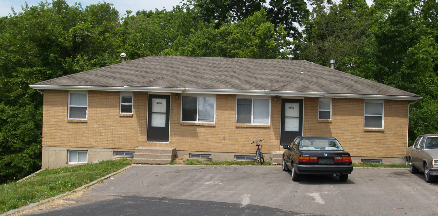 4854-4860 NW Homestead Ter in Riverside, MO - Foto de edificio