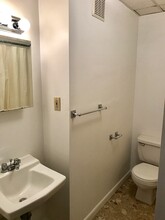 1077 Beacon St, Unit 7 in Brookline, MA - Building Photo - Building Photo