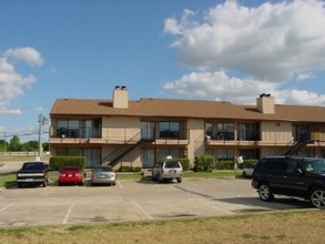 The Castle Glen Apartments in Garland, TX - Building Photo - Building Photo