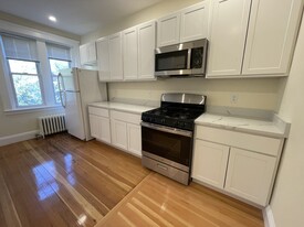36 Addington Rd, Unit 3 in Brookline, MA - Building Photo