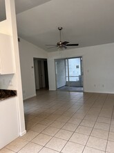 19 Brittany Ln, Unit Side B in Palm Coast, FL - Building Photo - Building Photo