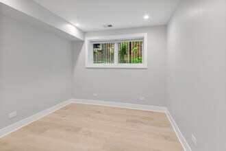 935 W Winona St in Chicago, IL - Building Photo - Building Photo