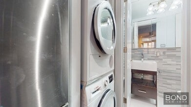 382 E 10th St in New York, NY - Building Photo - Building Photo